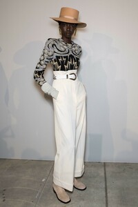 backstage-defile-alberta-ferretti-automne-hiver-2019-2020-milan-coulisses-169.thumb.jpg.c00ed982d62b411bacba8a748ad97bb3.jpg