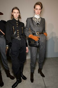 backstage-defile-alberta-ferretti-automne-hiver-2019-2020-milan-coulisses-209.thumb.jpg.9c93ad9f0bdd9905e3cd61e86d283997.jpg