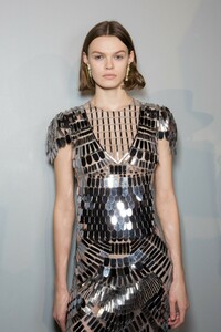 backstage-defile-alberta-ferretti-automne-hiver-2019-2020-milan-coulisses-250.thumb.jpg.b95cffae6ca1b718e1170eadaa924592.jpg