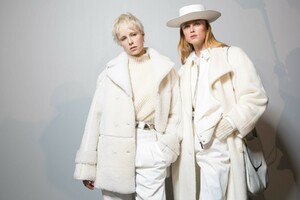 backstage-defile-alberta-ferretti-automne-hiver-2019-2020-milan-coulisses-32.thumb.jpg.744a085390dfe6679aeb2710ae40fe07.jpg