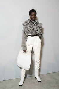 backstage-defile-alberta-ferretti-automne-hiver-2019-2020-milan-coulisses-40.thumb.jpg.cf62e5dc0353bd521c9a481ca540ceb0.jpg