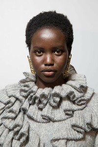 backstage-defile-alberta-ferretti-automne-hiver-2019-2020-milan-coulisses-49.thumb.jpg.fd84aa88cc595652126ca0ed02174b67.jpg