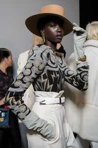 backstage-defile-alberta-ferretti-automne-hiver-2019-2020-milan-coulisses-62.thumb.jpg.6e7b16683a3b003c5ec00c2fa4ff9da6.jpg