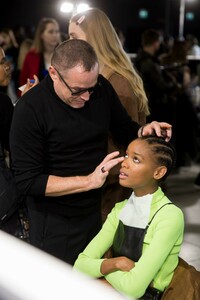 backstage-defile-alberta-ferretti-automne-hiver-2019-2020-milan-coulisses-8.thumb.jpg.a019b9de0feb60e1440a9b72a13acb54.jpg