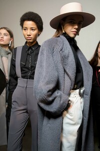 backstage-defile-alberta-ferretti-automne-hiver-2019-2020-milan-coulisses-91.thumb.jpg.56ebd96b600c41516b8167becab0a758.jpg