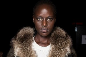 backstage-defile-badgley-mischka-automne-hiver-2019-2020-new-york-coulisses-1.thumb.jpg.091c22edf7379153cdf5dab50a68b366.jpg