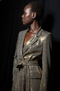 backstage-defile-badgley-mischka-automne-hiver-2019-2020-new-york-coulisses-27.thumb.jpg.7e8fde6dbd8c57e87f2ec8e15126d24e.jpg