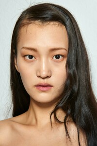 backstage-defile-blumarine-automne-hiver-2019-2020-milan-coulisses-157.thumb.jpg.861b75b17096407625dfac37d647305c.jpg