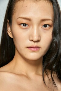 backstage-defile-blumarine-automne-hiver-2019-2020-milan-coulisses-159.thumb.jpg.53487f6e0320cf283b8d032ea19ba855.jpg