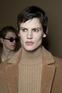 backstage-defile-boss-automne-hiver-2019-2020-new-york-coulisses-85.thumb.jpg.55018c0805493585c847cdd23a33b378.jpg