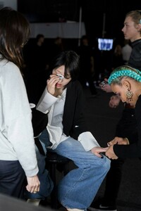 backstage-defile-boss-automne-hiver-2019-2020-new-york-coulisses-9.thumb.jpg.15e8a079cd55f24543f55c9ecd05c955.jpg