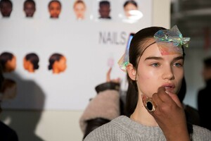 backstage-defile-brandon-maxwell-automne-hiver-2019-2020-new-york-coulisses-4.thumb.jpg.feb8f68e67aac4656757614d1ce78791.jpg