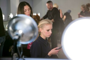 backstage-defile-brock-collection-automne-hiver-2019-2020-new-york-coulisses-13.thumb.jpg.8ef4851c5b032409205761581fac6e41.jpg