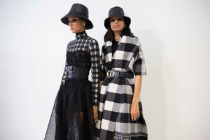 backstage-defile-christian-dior-automne-hiver-2019-2020-paris-coulisses-167.thumb.jpg.5b10f03d6161c64392fda801d73ffd4a.jpg