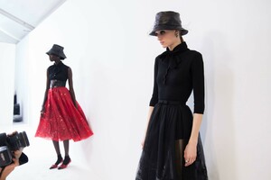 backstage-defile-christian-dior-automne-hiver-2019-2020-paris-coulisses-170.thumb.jpg.82385641a6678b1b3e9844605ad1e17f.jpg