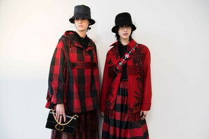 backstage-defile-christian-dior-automne-hiver-2019-2020-paris-coulisses-212.thumb.jpg.b82cf15fba1f33dbb8693cebdcc89b5b.jpg