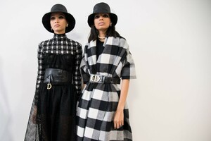 backstage-defile-christian-dior-automne-hiver-2019-2020-paris-coulisses-266.thumb.jpg.e3e8fa653dfb2a278b4661c3a19d0bc4.jpg