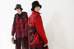 backstage-defile-christian-dior-automne-hiver-2019-2020-paris-coulisses-67.thumb.jpg.93b10c42215981e278d449b50508cd33.jpg