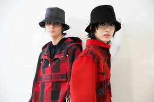 backstage-defile-christian-dior-automne-hiver-2019-2020-paris-coulisses-71.thumb.jpg.8f2368da7f110c525927539cb3ae406f.jpg