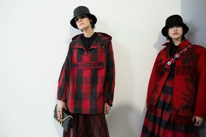 backstage-defile-christian-dior-automne-hiver-2019-2020-paris-coulisses-74.thumb.jpg.503852e2df923323fcc330c3cdf6fc81.jpg