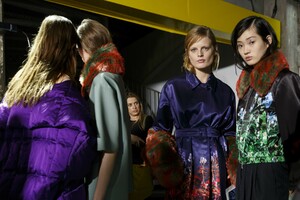 backstage-defile-dries-van-noten-automne-hiver-2019-2020-paris-coulisses-109.thumb.jpg.3068259b2a3e81c5ff4094299b220a22.jpg