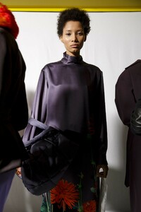 backstage-defile-dries-van-noten-automne-hiver-2019-2020-paris-coulisses-115.thumb.jpg.1757970e83d35d06e03c8ea773d35466.jpg