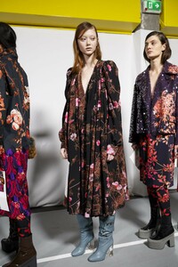 backstage-defile-dries-van-noten-automne-hiver-2019-2020-paris-coulisses-137.thumb.jpg.9a170c4d91a6ea55f61d05216ac982ef.jpg