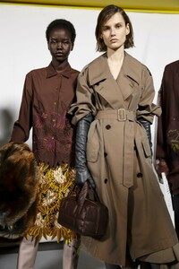 backstage-defile-dries-van-noten-automne-hiver-2019-2020-paris-coulisses-143.thumb.jpg.30b14d30948ce103b08b2a2a2c65dbaa.jpg