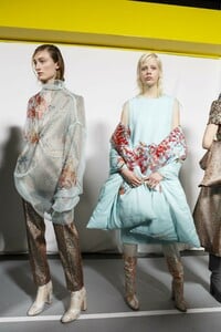 backstage-defile-dries-van-noten-automne-hiver-2019-2020-paris-coulisses-146.thumb.jpg.9cc87e6b5f508b0ce27c0e6c638c7a47.jpg