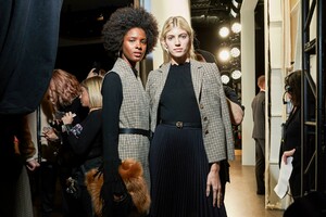 backstage-defile-elie-tahari-automne-hiver-2019-2020-new-york-coulisses-61.thumb.jpg.1b64c4d4af1efed61b30d1d628cb473b.jpg