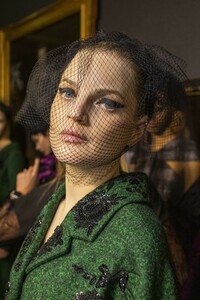 backstage-defile-erdem-automne-hiver-2019-2020-londres-coulisses-80.thumb.jpg.5affa2f39baad40afaac18461af5e62c.jpg