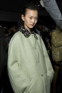 backstage-defile-ermanno-scervino-automne-hiver-2019-2020-milan-coulisses-69.thumb.jpg.6bdefd6069c5643598e184c7650367cd.jpg