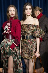 backstage-defile-etro-automne-hiver-2019-2020-milan-coulisses-100.thumb.jpg.d4ce7cbffaf7288fa9285a4cea9770fb.jpg