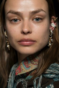 backstage-defile-etro-automne-hiver-2019-2020-milan-coulisses-14.thumb.jpg.597cff92847cd2ea1f06f458b8db6b79.jpg