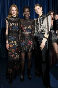 backstage-defile-etro-automne-hiver-2019-2020-milan-coulisses-145.thumb.jpg.8dfbb3c2c89f935d822c3999c502d9ae.jpg