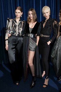 backstage-defile-etro-automne-hiver-2019-2020-milan-coulisses-150.thumb.jpg.7ccf5f85ea0c5e0ce9f172412cb87dca.jpg