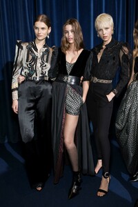 backstage-defile-etro-automne-hiver-2019-2020-milan-coulisses-150.thumb.jpg.b50f261fd91d87e273043f50c79f3029.jpg