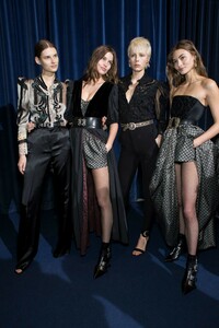 backstage-defile-etro-automne-hiver-2019-2020-milan-coulisses-151.thumb.jpg.7de80c31583e7e16aa9eb11095c2bd79.jpg