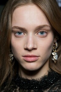 backstage-defile-etro-automne-hiver-2019-2020-milan-coulisses-29.thumb.jpg.92826f31576a1b6401b06ee7f60917e4.jpg
