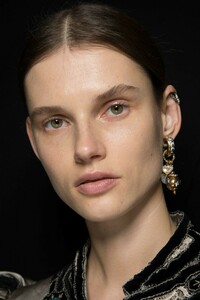 backstage-defile-etro-automne-hiver-2019-2020-milan-coulisses-4.thumb.jpg.6730c4ae99840fb7229856486cbc3621.jpg