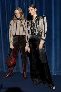 backstage-defile-etro-automne-hiver-2019-2020-milan-coulisses-42.thumb.jpg.bda57b1e2b5453939f03785768e3b5b5.jpg