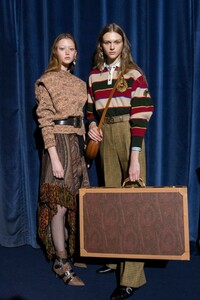 backstage-defile-etro-automne-hiver-2019-2020-milan-coulisses-83.thumb.jpg.f00ddcea1bb3f08e8944c87e70a81f6f.jpg