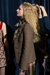 backstage-defile-etro-automne-hiver-2019-2020-milan-coulisses-93.thumb.jpg.1a14cc0c08a2db12aebf03e202f026e4.jpg