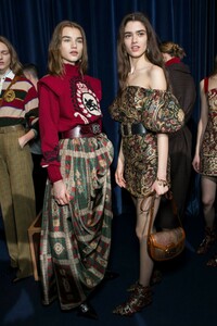 backstage-defile-etro-automne-hiver-2019-2020-milan-coulisses-97.thumb.jpg.eaa8bdf8efd7c63b6d23b556b63618bc.jpg