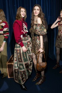 backstage-defile-etro-automne-hiver-2019-2020-milan-coulisses-98.thumb.jpg.7a45ebe32f7fedc6fd2aaae41b44e7fe.jpg