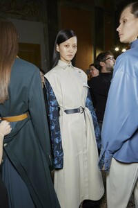 backstage-defile-gabriele-colangelo-automne-hiver-2019-2020-milan-coulisses-63.thumb.jpg.fa38e94932bead249a445d83e6a8287b.jpg