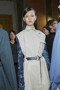 backstage-defile-gabriele-colangelo-automne-hiver-2019-2020-milan-coulisses-64.thumb.jpg.bb231cfdecba81a0c56aa962f2779677.jpg