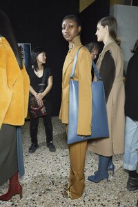 backstage-defile-gabriele-colangelo-automne-hiver-2019-2020-milan-coulisses-79.thumb.jpg.301b727a149a4cb8e7bf77e029347ad2.jpg