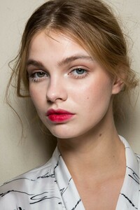 backstage-defile-genny-automne-hiver-2019-2020-milan-coulisses-14.thumb.jpg.859fed939a6ee1cd478cacfcc1ad2b14.jpg