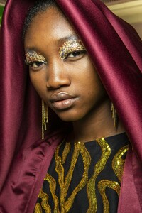 backstage-defile-halpern-automne-hiver-2019-2020-londres-coulisses-146.thumb.jpg.0a599ee306dcd2222170ea41ec044967.jpg